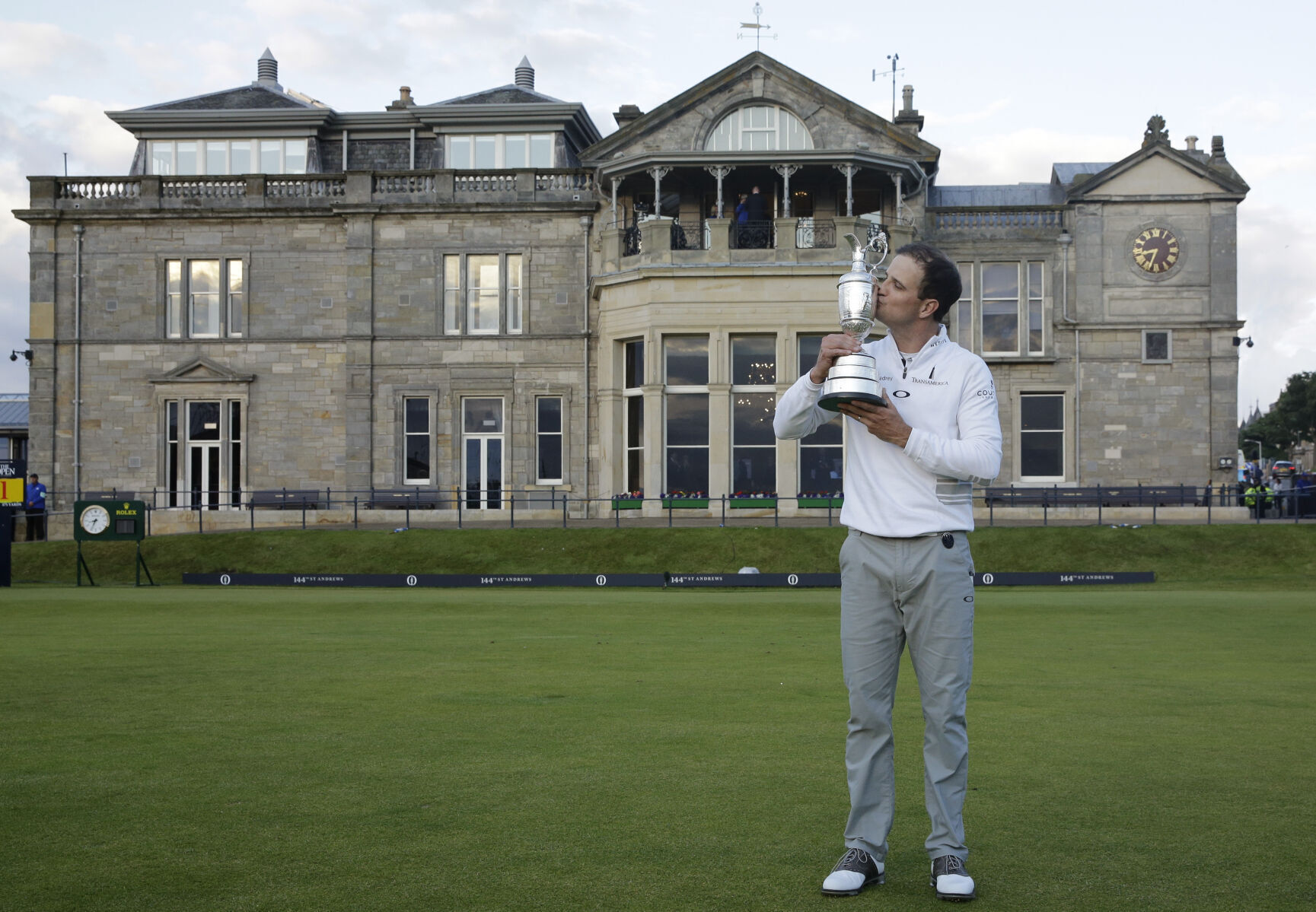 2015: Zach Johnson rolls in 30-foot birdie putt on 18th hole, wins 3-man playoff to win British Open
